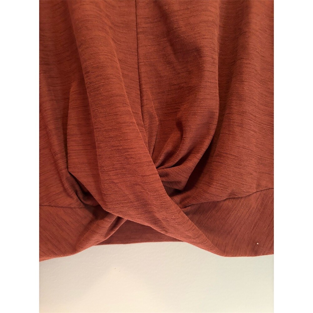 Old Navy Active Breathe ON Top Womens L Rust Twist Front Hem Long Sleeve - Picture 2 of 6